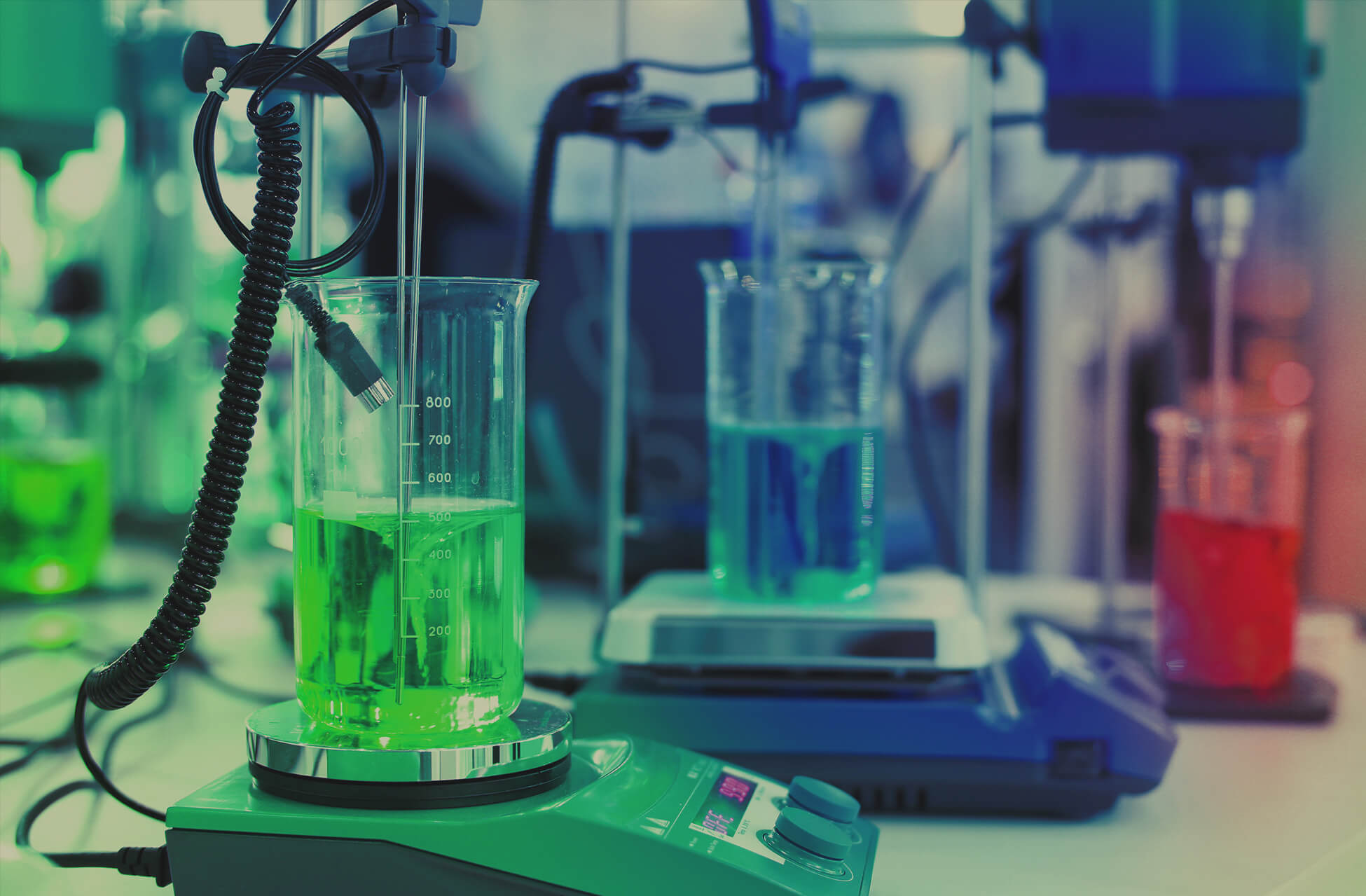 Laboratorijas trauki un analītiskās iekārtas Saint-Tech aprīkotā laboratorijā