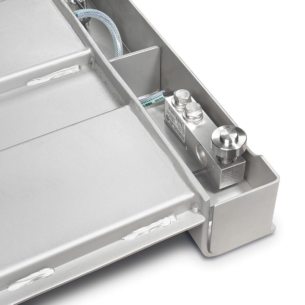 Defender™ 5000 washdown low-profile floor platforms