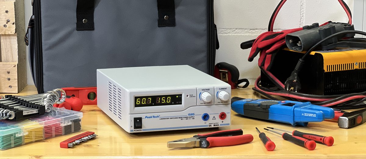 Laboratory power supply DC 1 - 60V / 0 - 15A & USB, P 1585